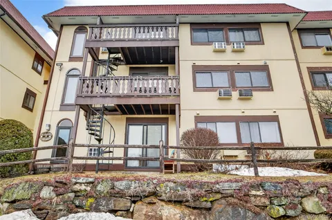 $425,000 | 18 Granada Crescent, Unit 14, White Plains, NY 10603