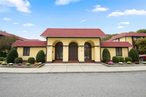 $425,000 | 18 Granada Crescent, Unit 14, White Plains, NY 10603