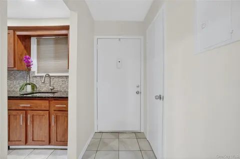 $425,000 | 18 Granada Crescent, Unit 14, White Plains, NY 10603