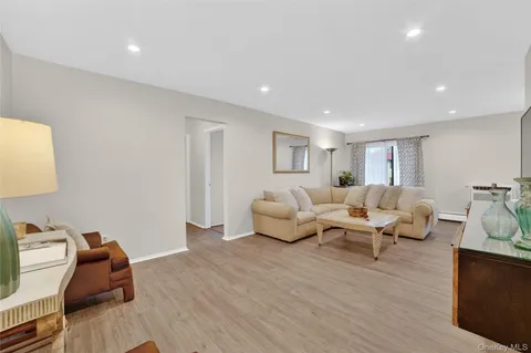 $425,000 | 18 Granada Crescent, Unit 14, White Plains, NY 10603