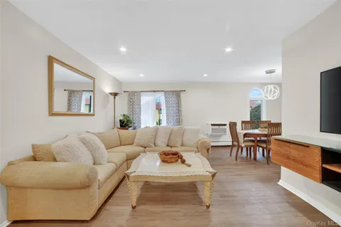 $425,000 | 18 Granada Crescent, Unit 14, White Plains, NY 10603