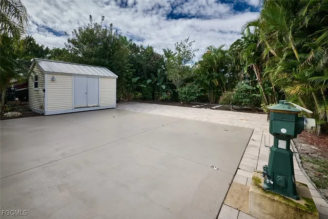 a view of a house with a backyard