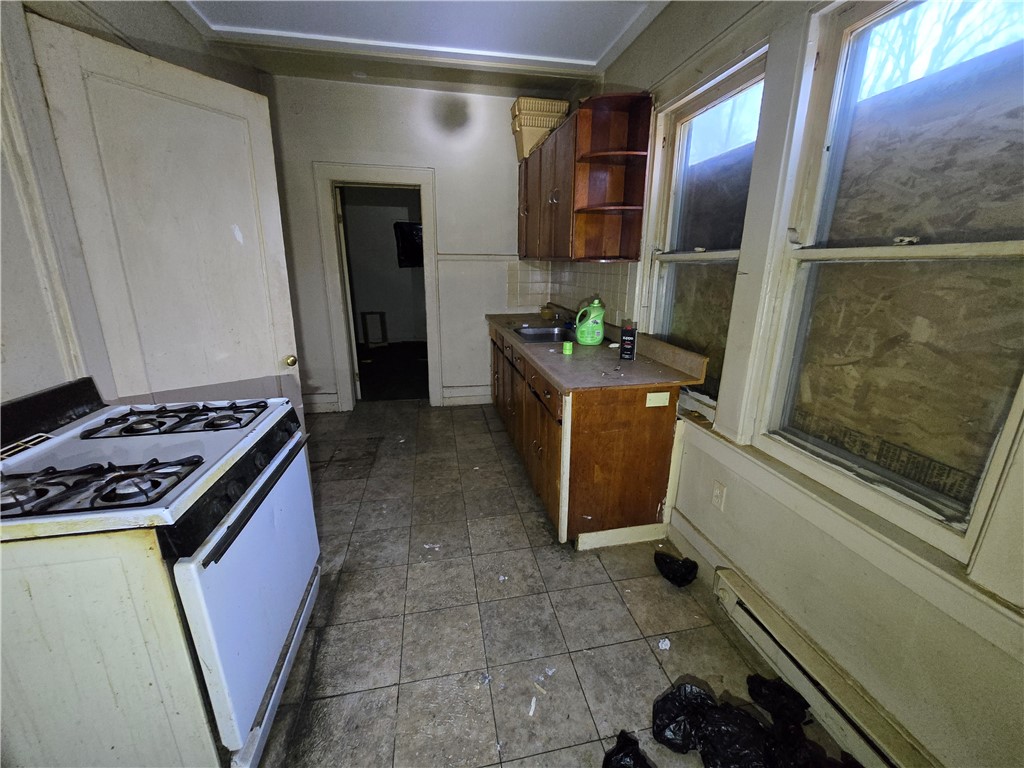 80 Huntington Park Rochester, NY 14621 - Photo 5 of 35