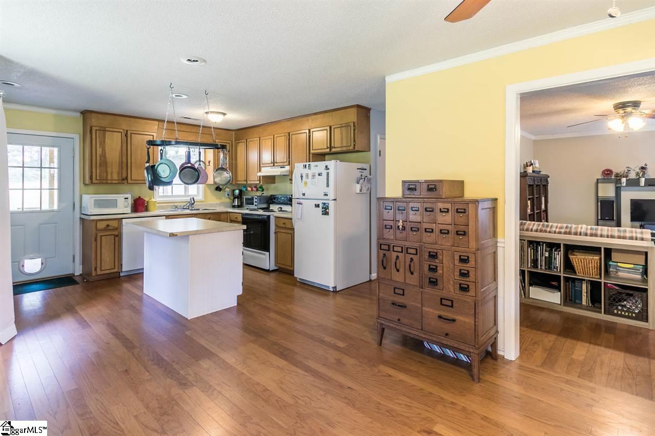 112 Rhonda Road Central, SC 29630 - Photo 8 of 26