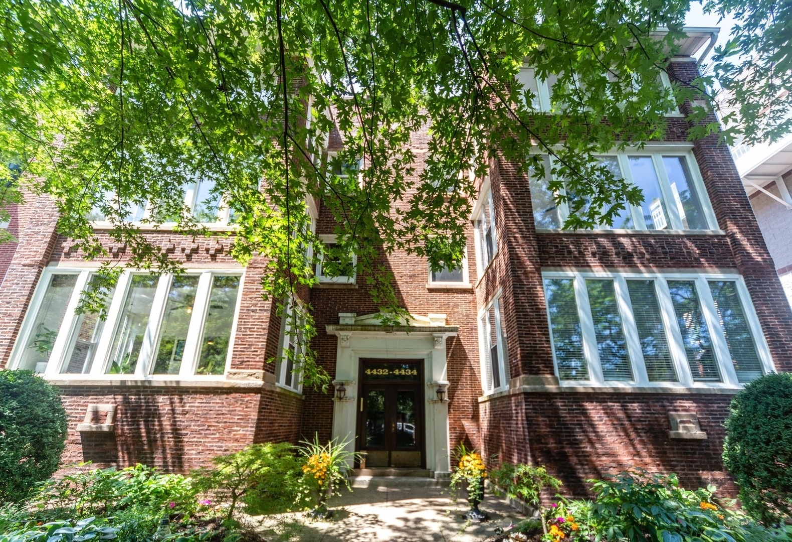 4432 North Racine Avenue, Unit 2S Chicago, IL 60640 - Photo 1 of 24 Gallery Image 1