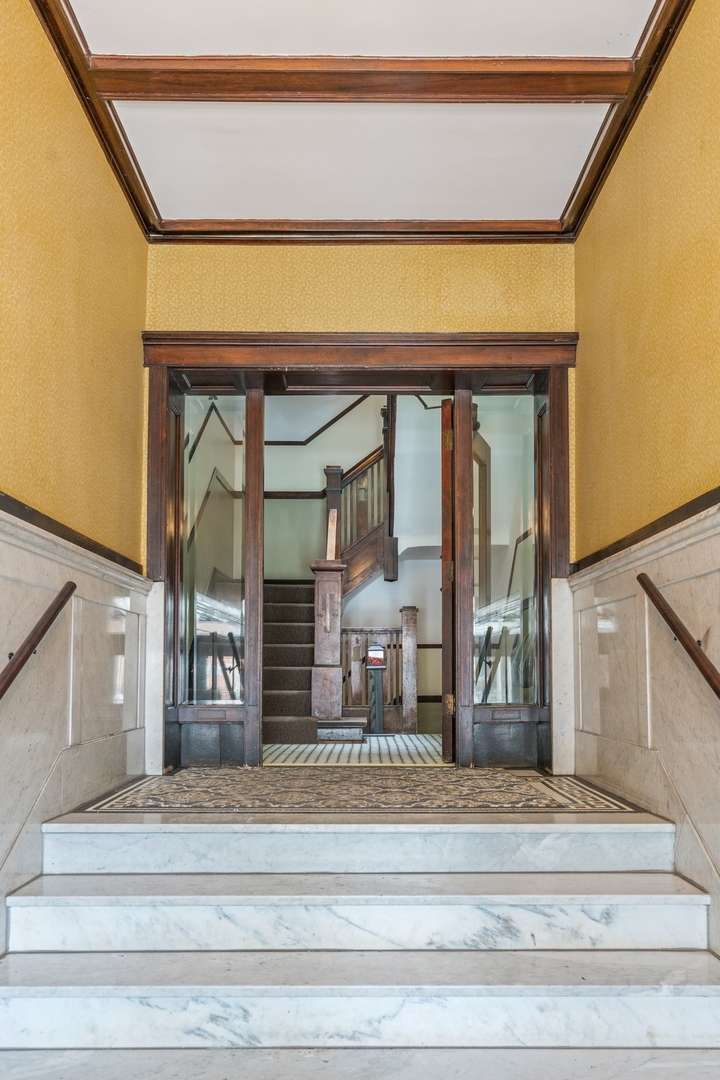 4432 North Racine Avenue, Unit 2S Chicago, IL 60640 - Photo 2 of 24 Gallery Image 2