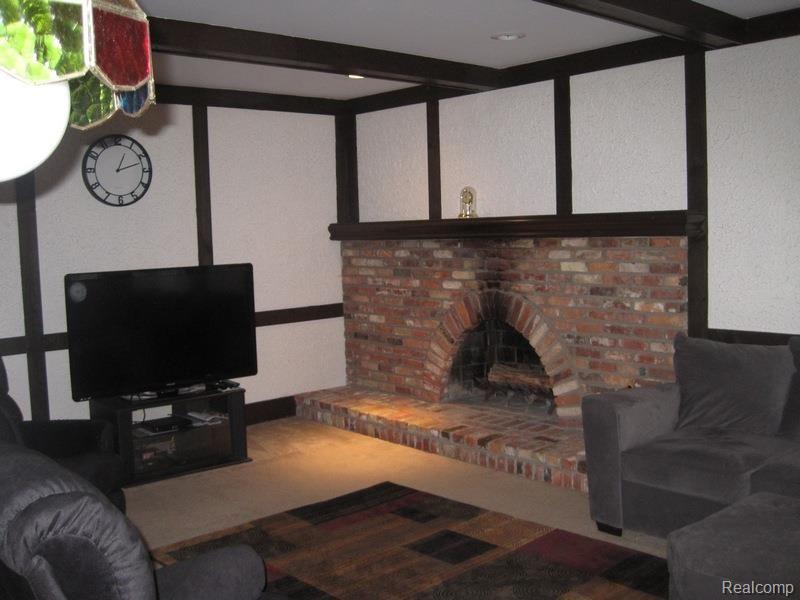 33632 Old Timber Road Farmington, MI 48331 - Photo 12 of 26 005.jpg