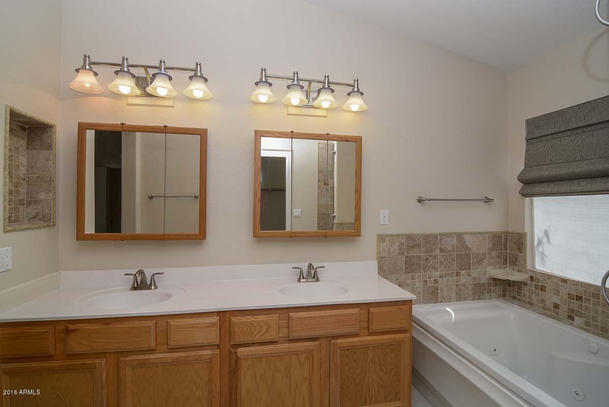 2836 East Wagoner Road Phoenix, AZ 85032 - Photo 17 of 26 Jetted Deep Tub!