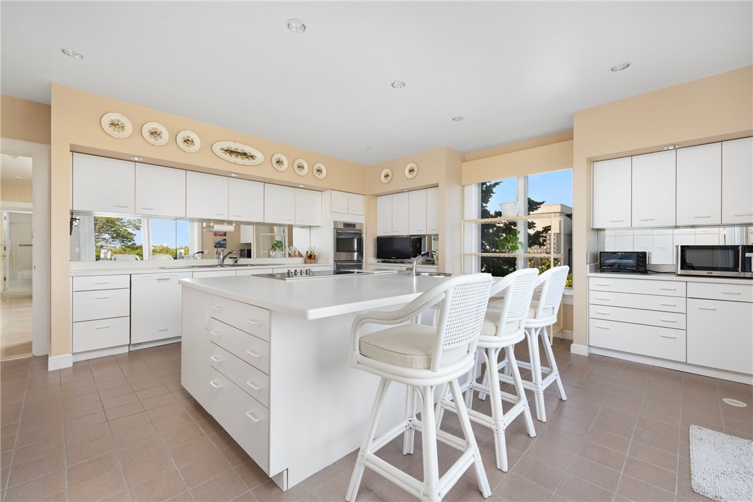 283 Ocean Avenue Newport, RI 02840 - Photo 14 of 25