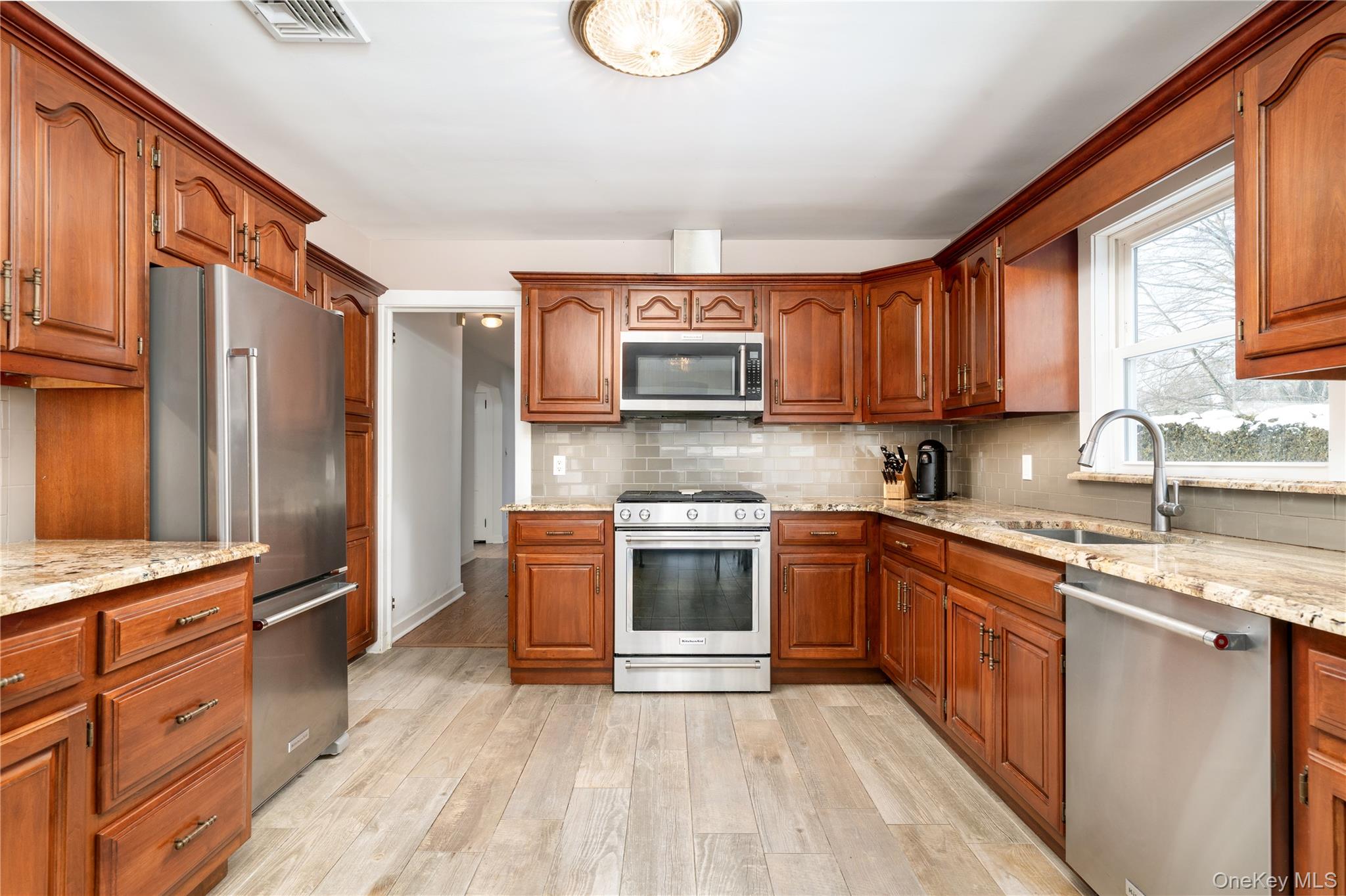 735 Reeve Avenue Mattituck, NY 11952 - Photo 19 of 50