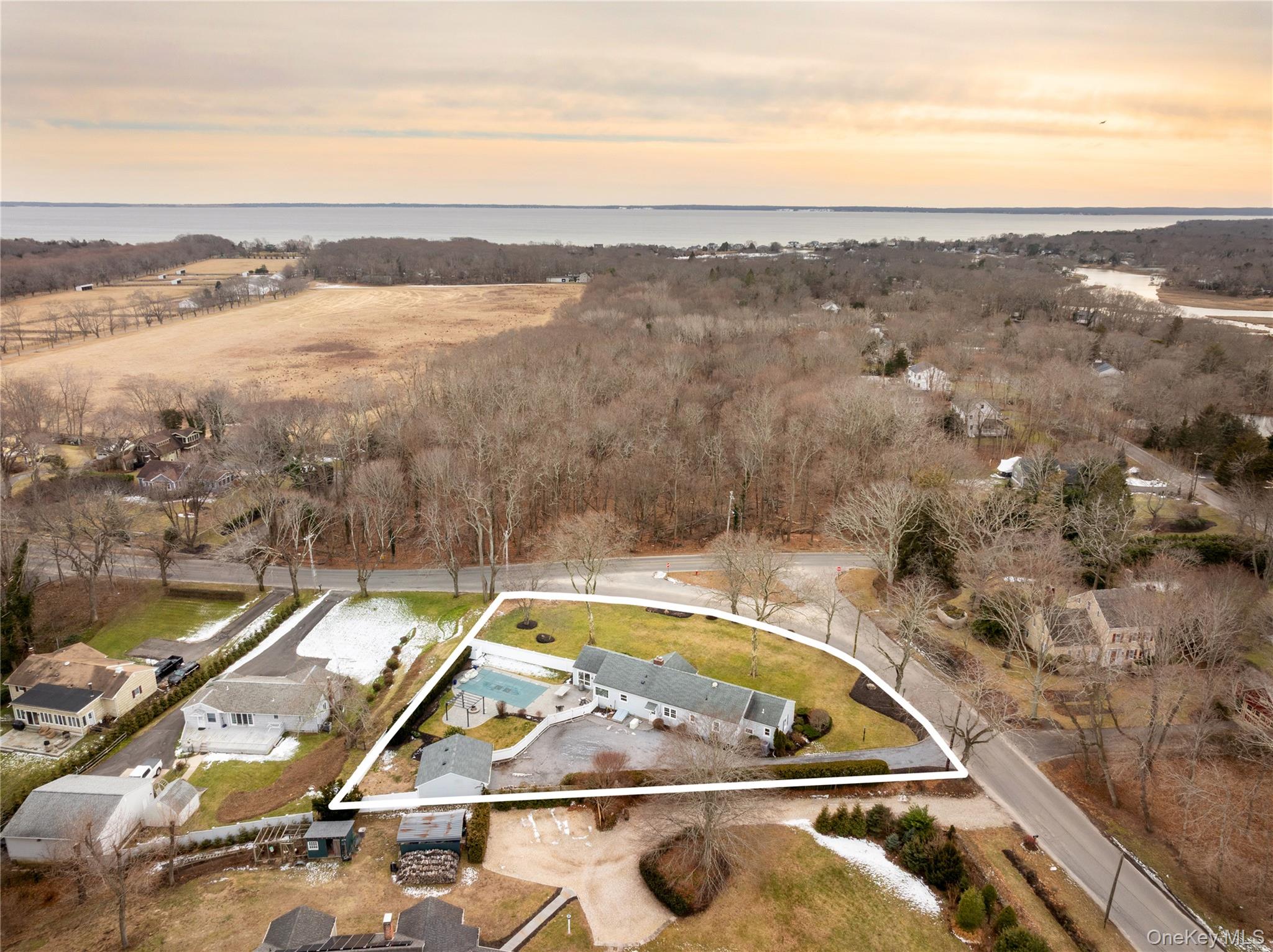 735 Reeve Avenue Mattituck, NY 11952 - Photo 5 of 50