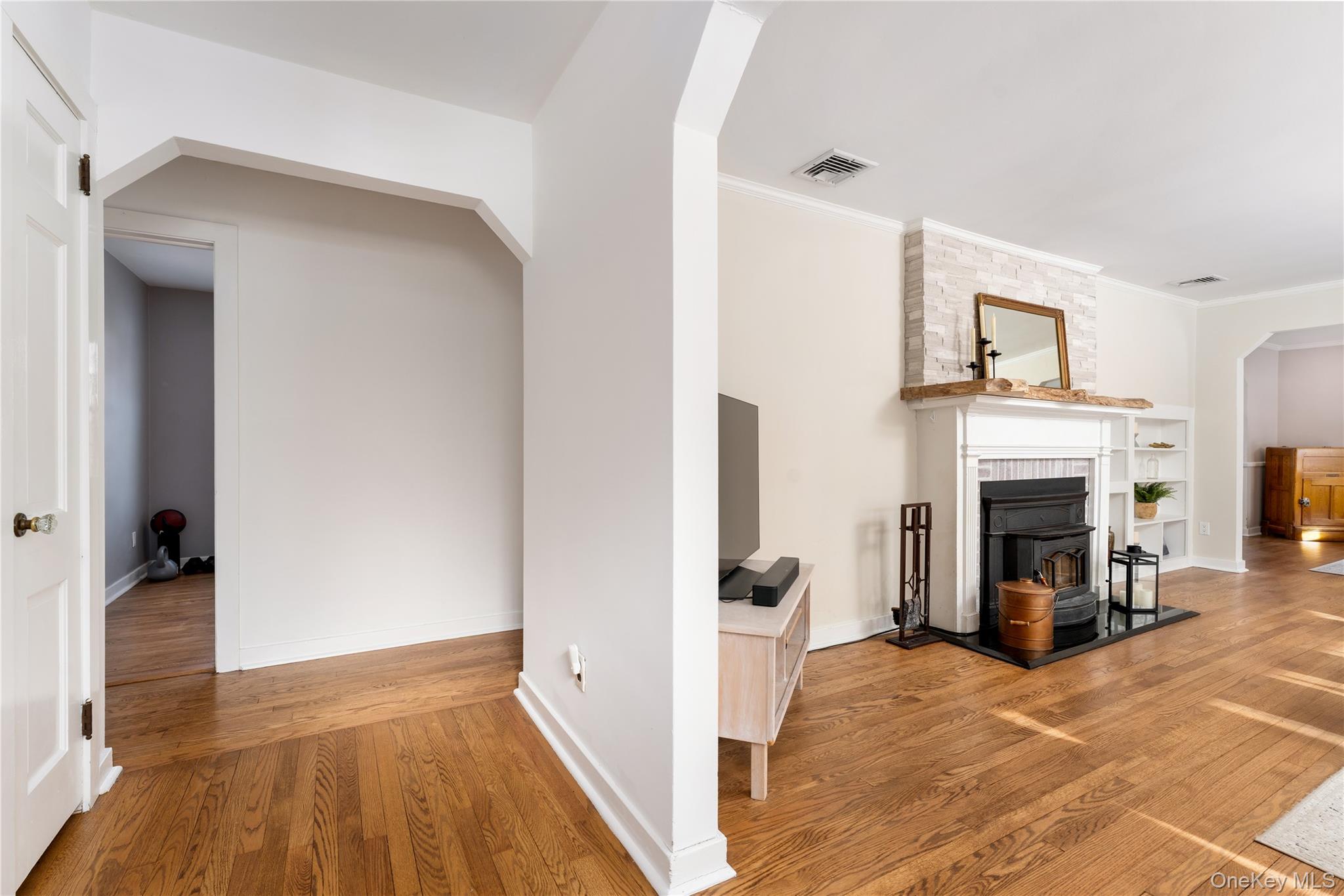 735 Reeve Avenue Mattituck, NY 11952 - Photo 8 of 50