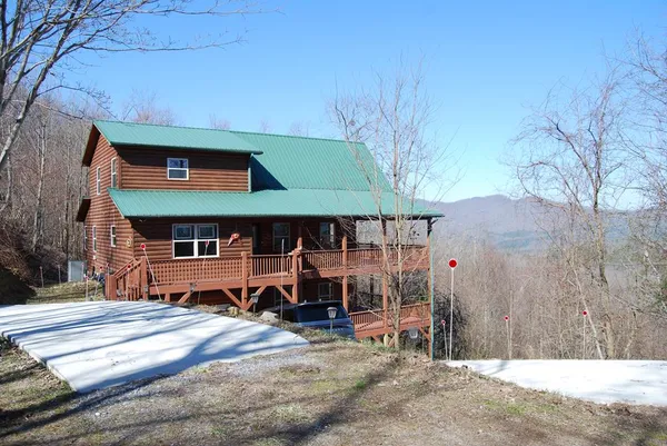 $629,900 | 1013 Buck Ridge Drive, Murphy, NC 28906