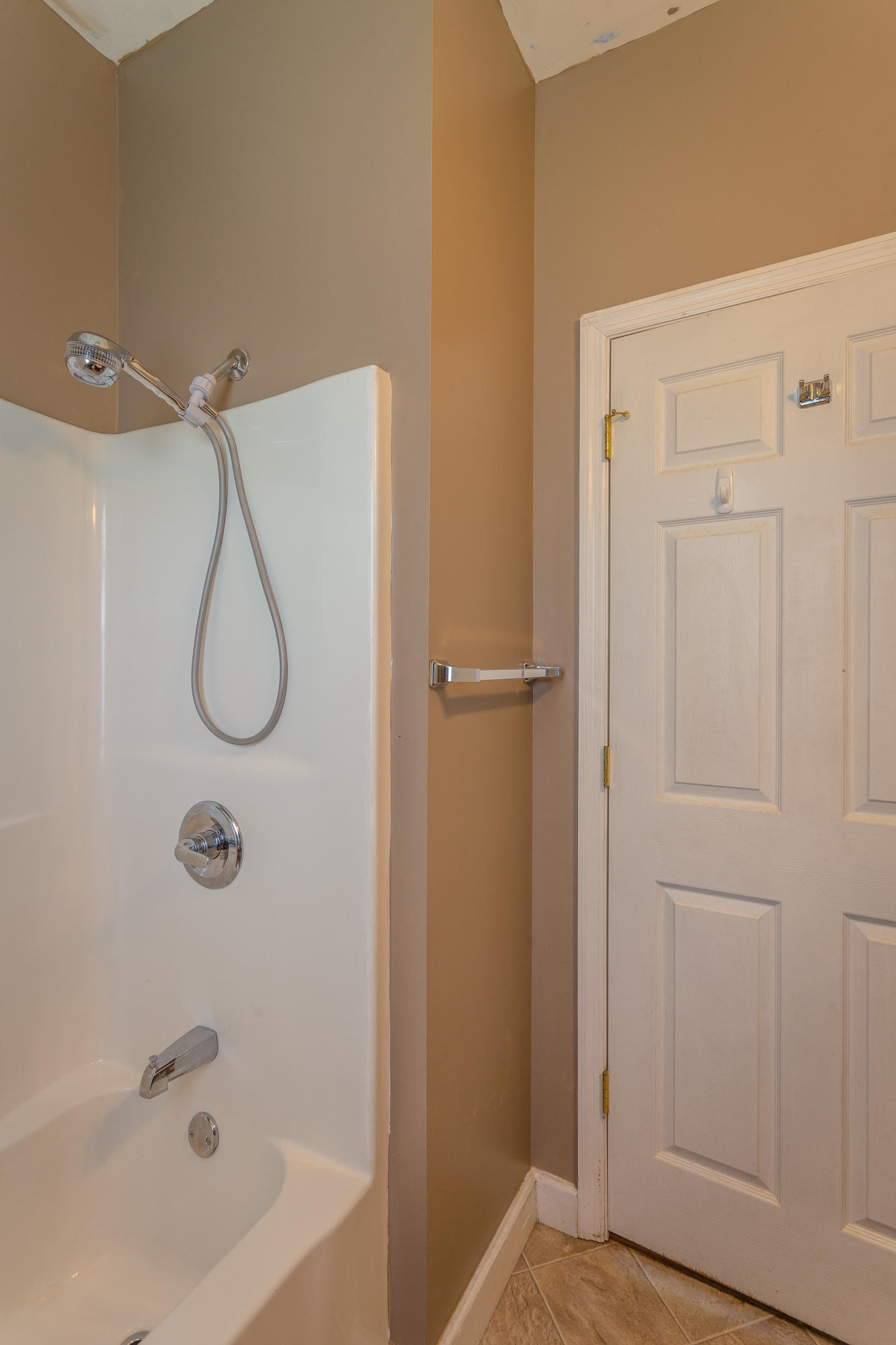 829 South Germantown Road Chattanooga, TN 37412 - Photo 24 of 30 Main bath w tub/shower