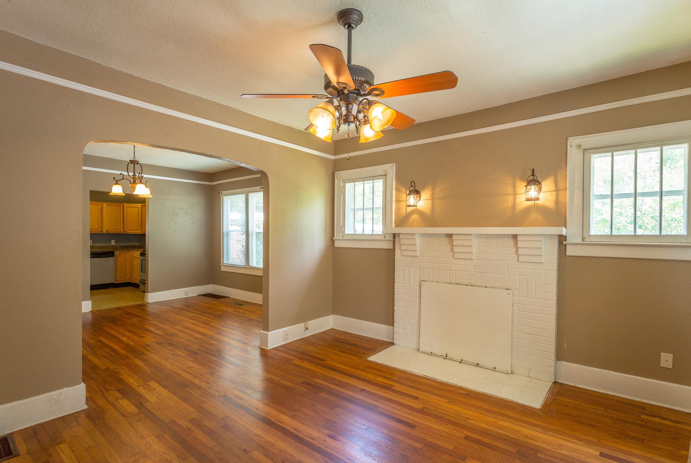829 South Germantown Road Chattanooga, TN 37412 - Photo 8 of 30 Living Room