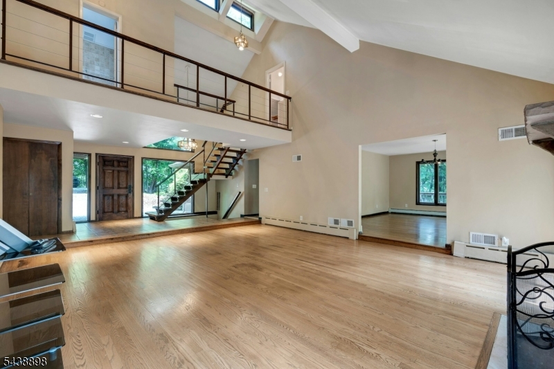 737 Ridge Road Butler, NJ 07405 - Photo 4 of 36 Gallery Image 4