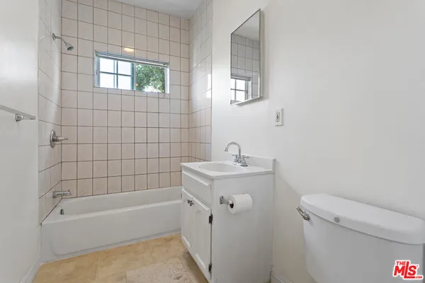 $2,695 | 3421 Walton Avenue, Los Angeles, CA 90007