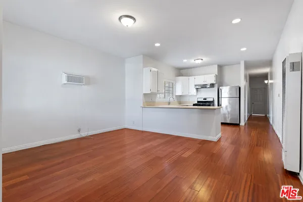 $2,695 | 3421 Walton Avenue, Los Angeles, CA 90007