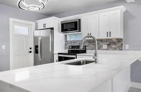 $2,600 | 8907 N Boulevard, Tampa, FL 33604