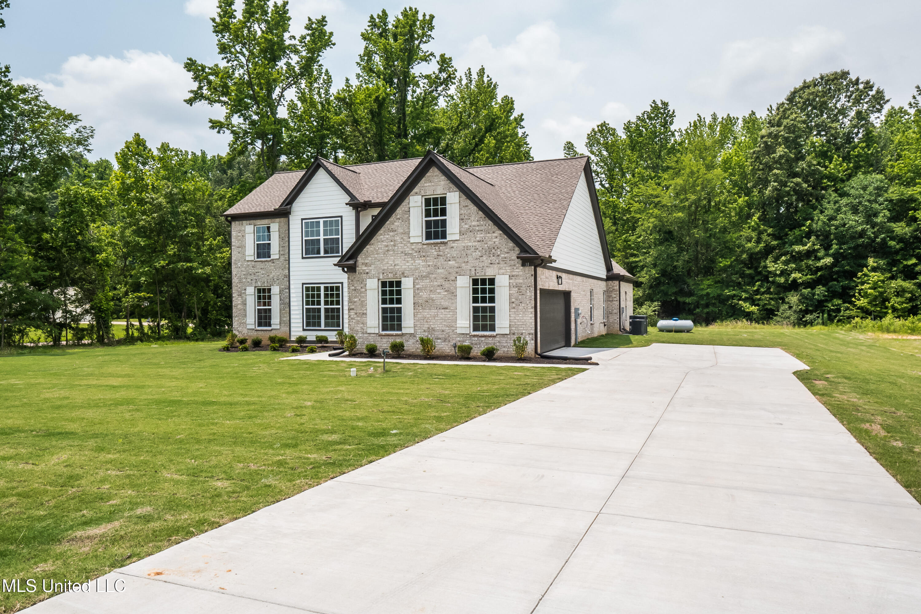 185 Centerline Roper Loop Byhalia, MS 38611 - Photo 2 of 47 001-13 Centerline Roper-MLS Version
