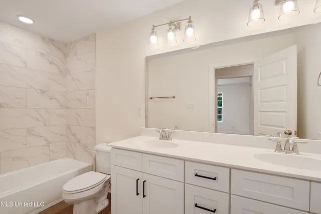 $446,000 | 185 Centerline Roper Loop, Byhalia, MS 38611