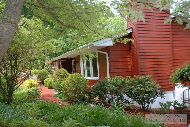 436 Rustic Road West Jefferson, NC 28694 - Photo 2 of 34 Gallery Image 2