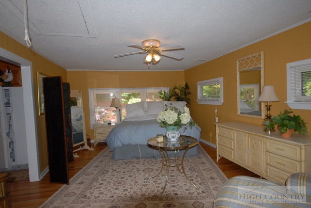 436 Rustic Road West Jefferson, NC 28694 - Photo 5 of 34 Gallery Image 5