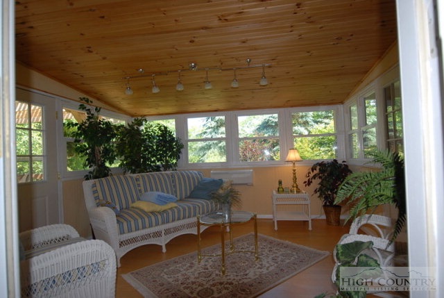 436 Rustic Road West Jefferson, NC 28694 - Photo 7 of 34 Gallery Image 7
