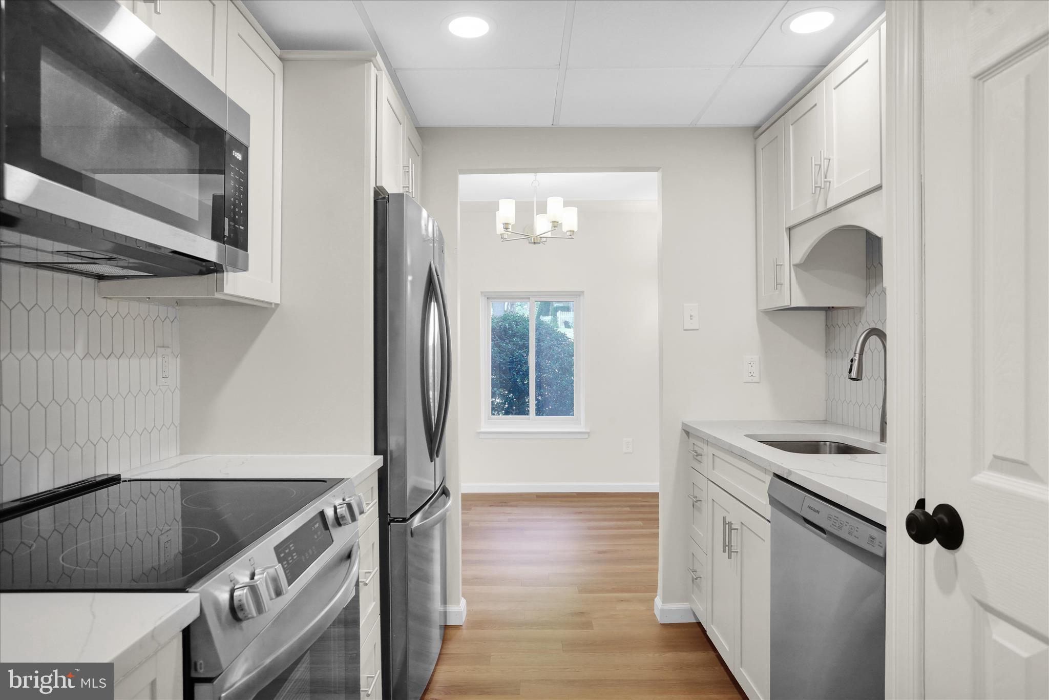 301 Village Walk, Unit 301 Exton, PA 19341 - Photo 12 of 31 Kitchen