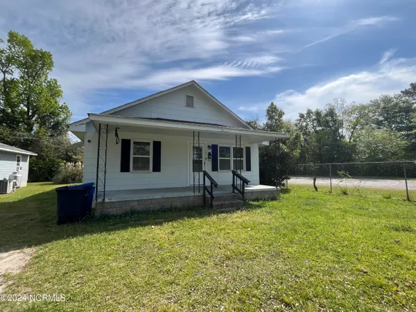 $1,100 | 206 Richlands Avenue, Jacksonville, NC 28540