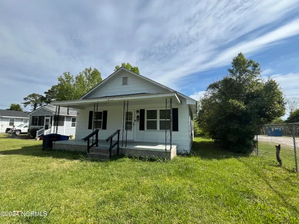 $1,100 | 206 Richlands Avenue, Jacksonville, NC 28540