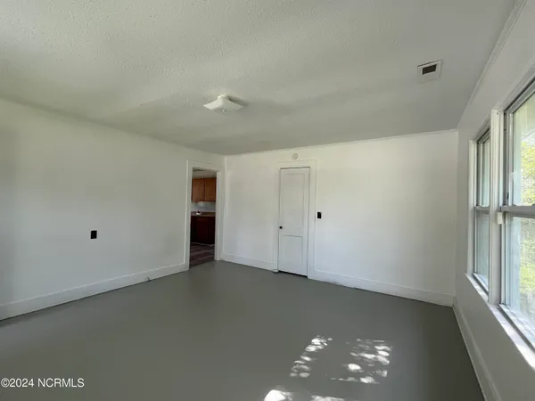 $1,100 | 206 Richlands Avenue, Jacksonville, NC 28540