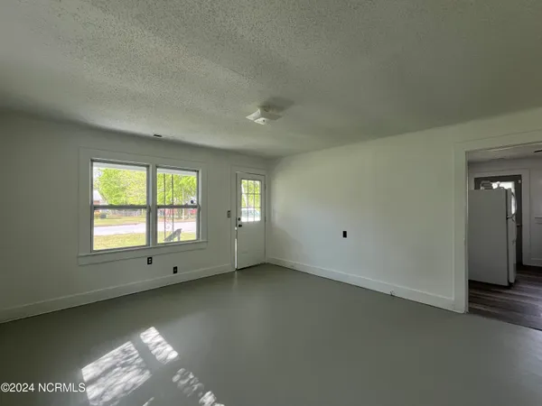 $1,100 | 206 Richlands Avenue, Jacksonville, NC 28540