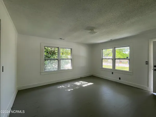 $1,100 | 206 Richlands Avenue, Jacksonville, NC 28540