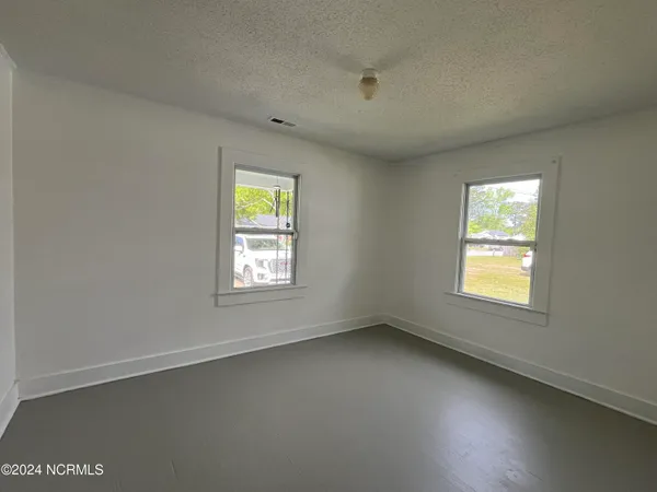 $1,100 | 206 Richlands Avenue, Jacksonville, NC 28540