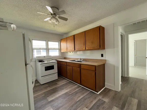 $1,100 | 206 Richlands Avenue, Jacksonville, NC 28540