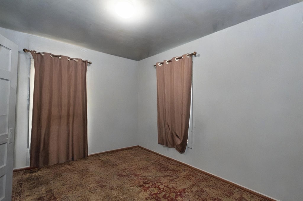 2531 Jones Street Houston, TX 77026 - Photo 11 of 15 an empty room with a window
