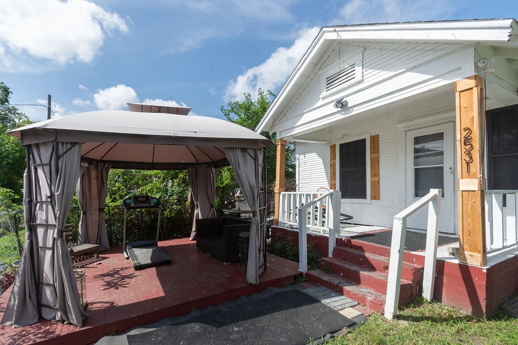 2531 Jones Street Houston, TX 77026 - Photo 7 of 15 a view of a patio with table and chairs potted plants with wooden floor