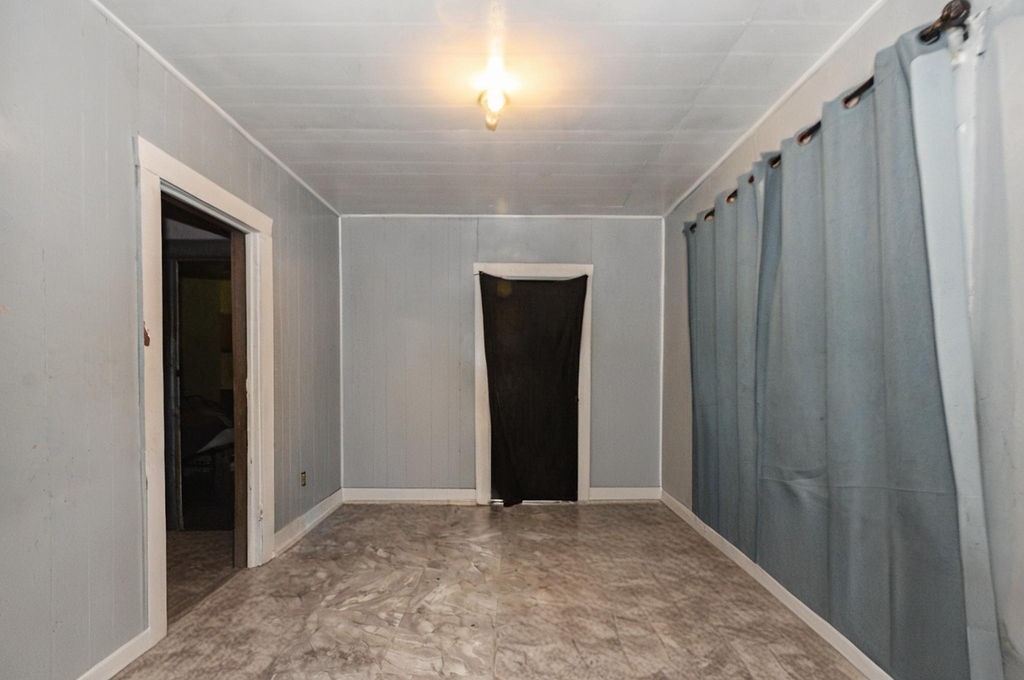 2531 Jones Street Houston, TX 77026 - Photo 9 of 15 a view of an empty room