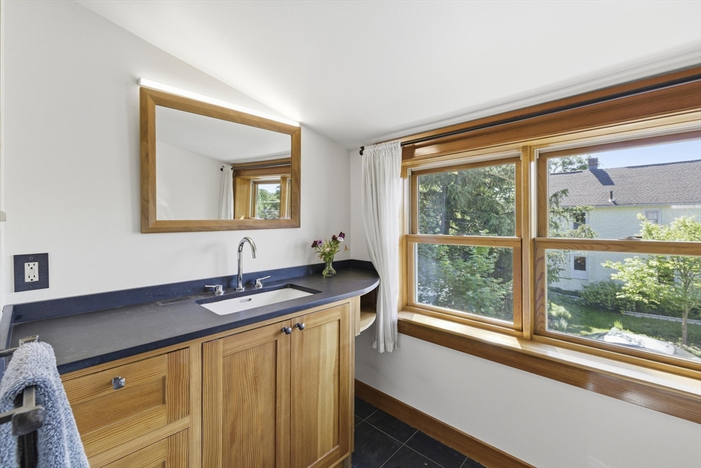 35 Rust Avenue Northampton, MA 01060 - Photo 32 of 39