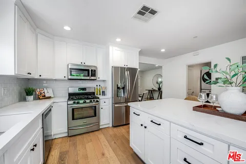 $1,900,000 | 730 North Fairview Street, Burbank, CA 91505