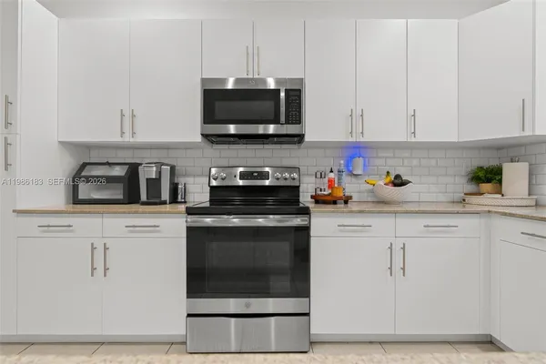 $4,000 | 110 Northwest 209th Way, Pembroke Pines, FL 33029