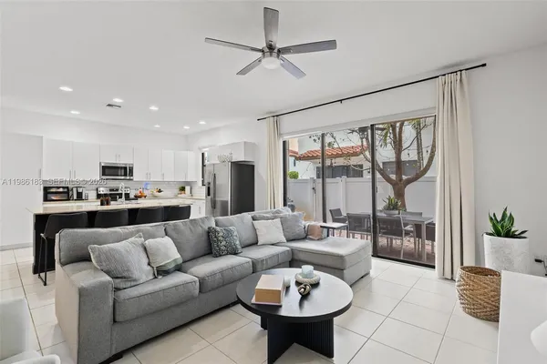 $4,000 | 110 Northwest 209th Way, Pembroke Pines, FL 33029