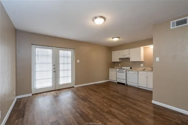 $825 | 3900 Old College Road, Unit 2, Bryan, TX 77801