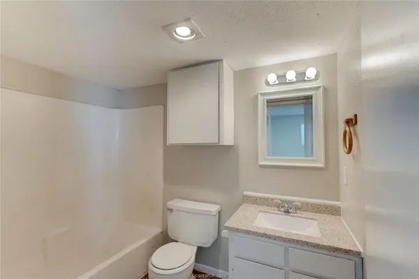 $825 | 3900 Old College Road, Unit 2, Bryan, TX 77801