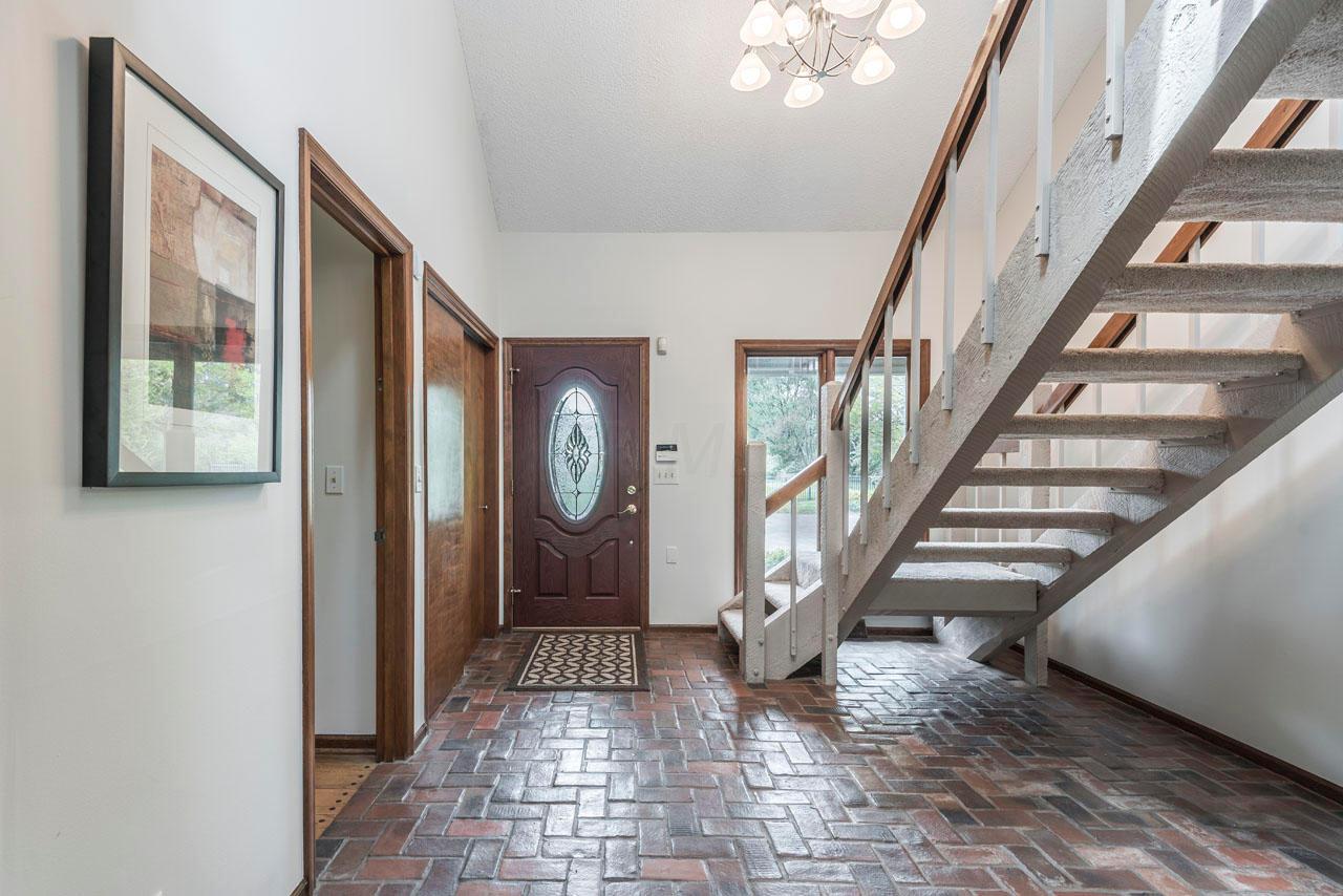 6015 Cooper Road Columbus, OH 43231 - Photo 4 of 56
