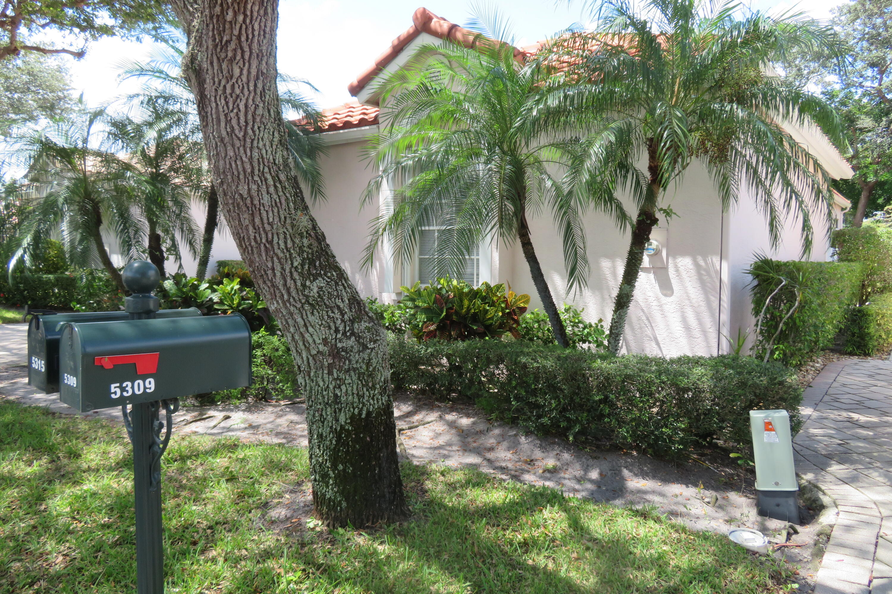 5315 Brookview Drive Boynton Beach, FL 33437 - Photo 8 of 37 IMG_0722