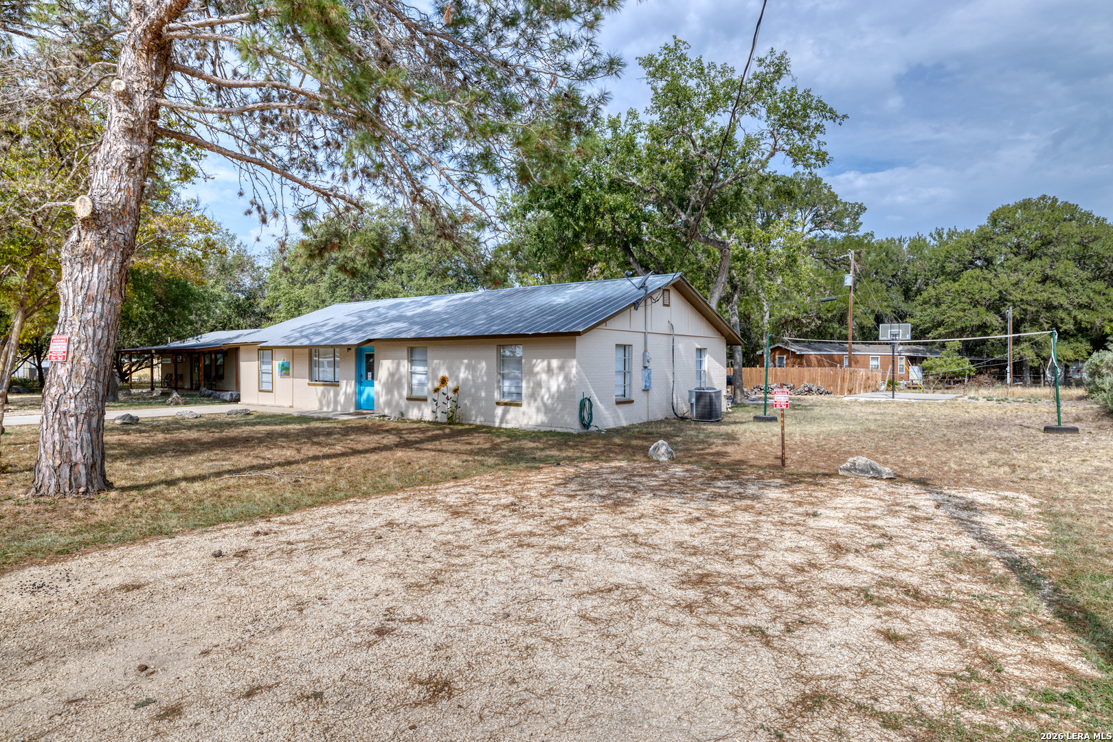 100 Pineview Road Concan, TX 78838 - Photo 4 of 41