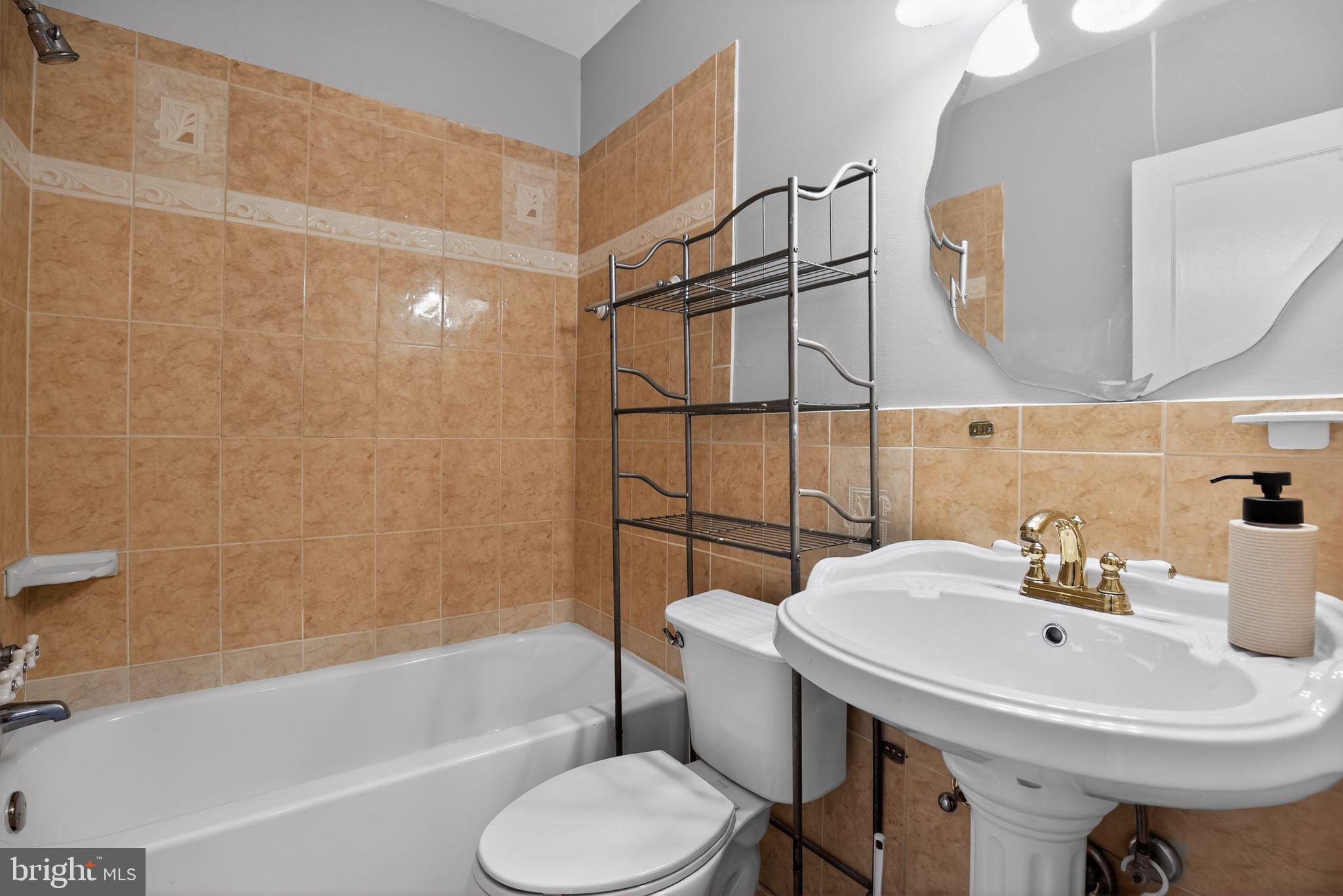 6422 Horseshoe Road Clinton, MD 20735 - Photo 12 of 30 Guest Bathroom