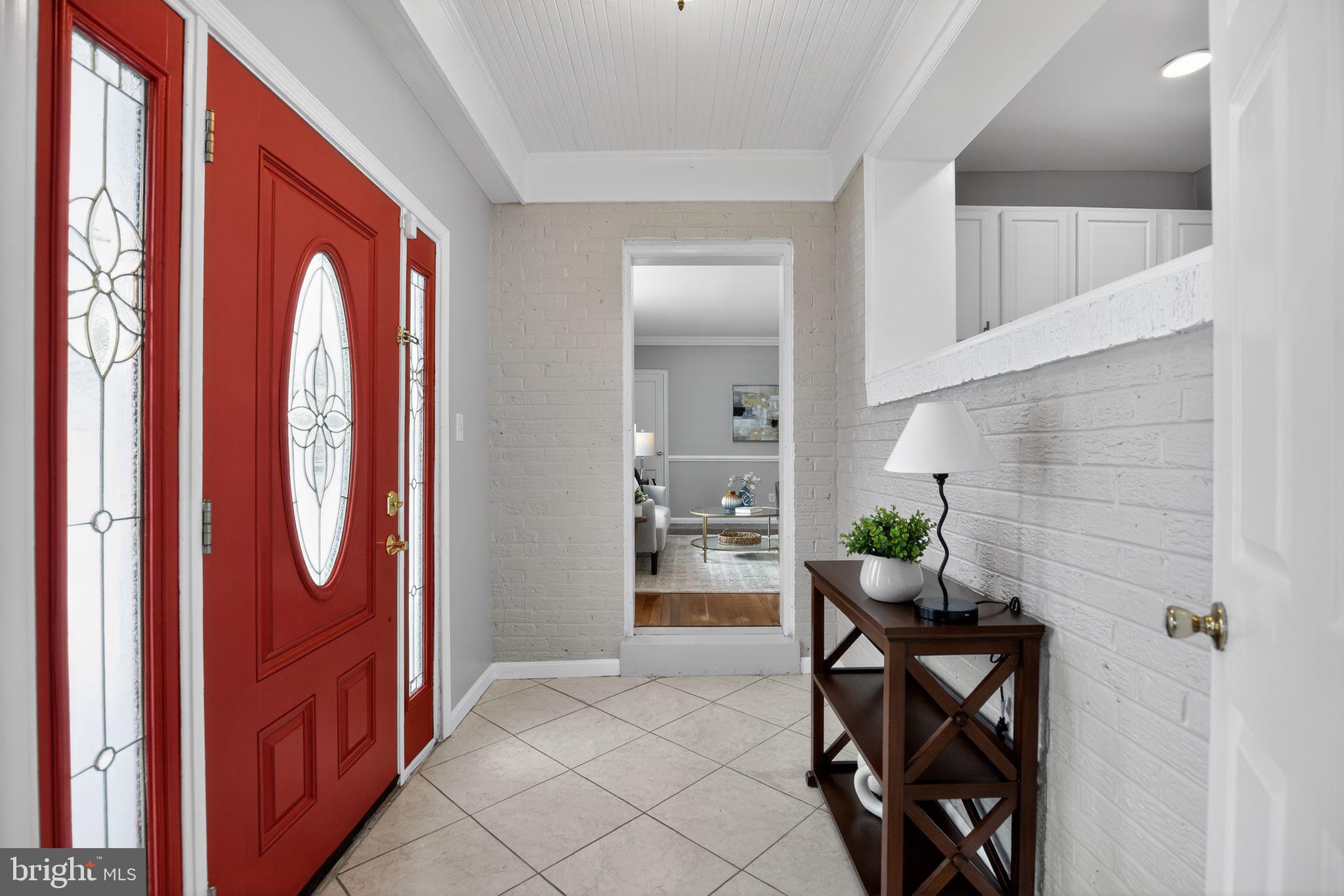 6422 Horseshoe Road Clinton, MD 20735 - Photo 3 of 30 Inviting foyer